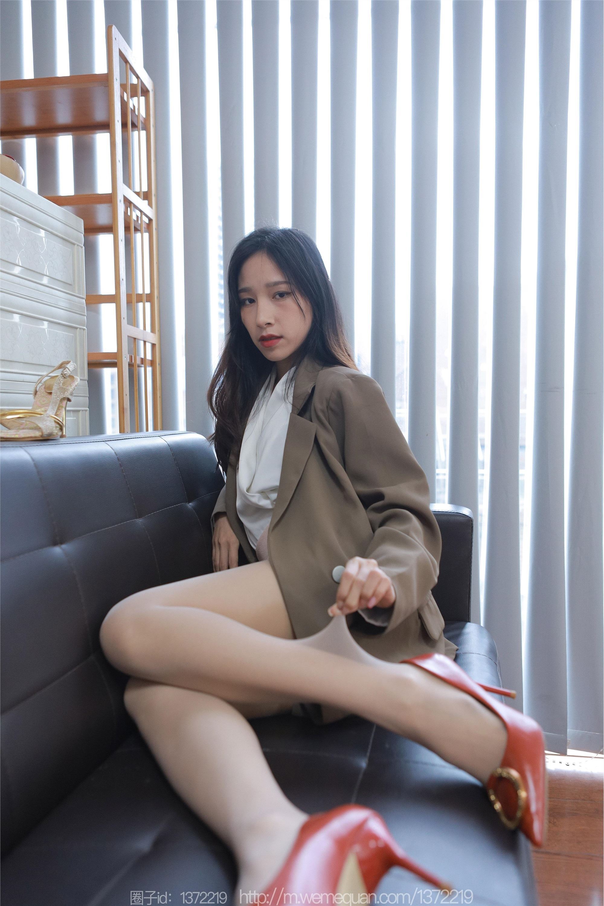 IESS异思趣向  2023.04.27 丝享家 1434 美子《橘色高跟肉丝》